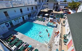 Riviera Resort And Suites
